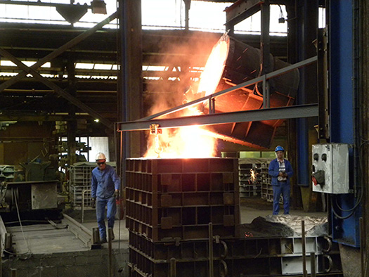 Casting of the first Anglo Belgian Corporation V16 engine block, part of 7 tons of Spheroïdal Graphite Cast Iron